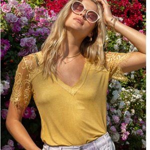 31175 Washed Lace Sleeve Tee